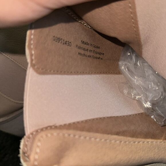 Free People Essential Chelsea Boots – Cream/Pink – Size 7.5 – NWOB - Picture 7 of 7